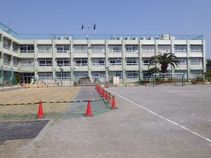 葛飾区小学校芝生化工事編