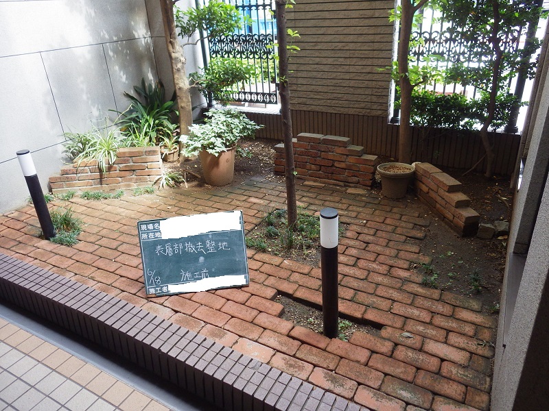バークチップ敷き均し例 東京 葛飾区 都内近郊の造園 庭 植木 小林造園