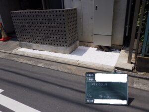 狭い植込地を砂利地に変換しました
